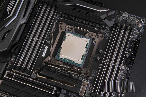 i9-7900X和AMD 1950X选哪个好？AMD 1950X与i9-7900X性能对比全面评测