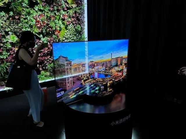 小米大师OLED透明电视怎么样?小米大师OLED透明电视体验分享