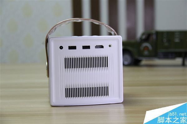 极米全新无屏电视CC开箱图赏:196寸一手即可拎走