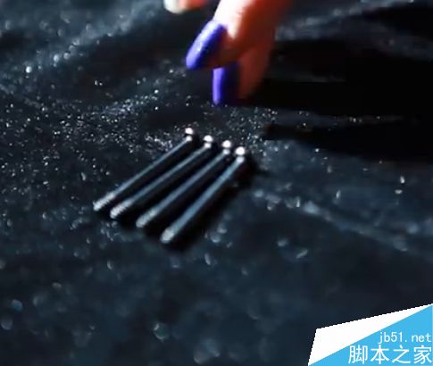 在电脑机箱上如何安装复数散热风扇?