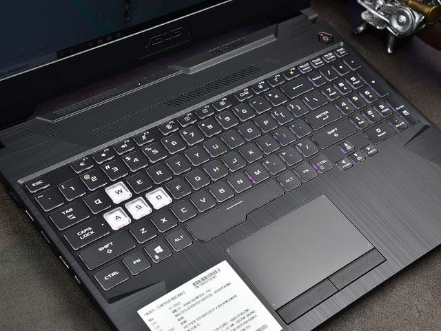 GeForce RTX 2060首搭锐龙7 4800H 华硕天选二次元游戏本详细图文评测