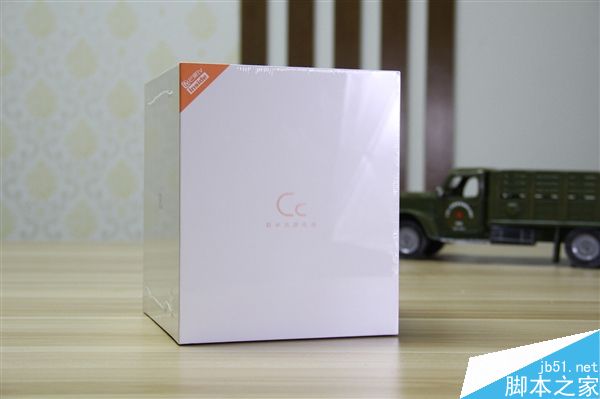 极米全新无屏电视CC开箱图赏:196寸一手即可拎走