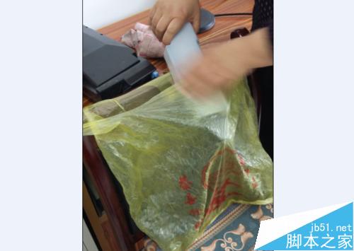 京瓷TASKalfa4500i复印机怎么清理废粉盒废粉？
