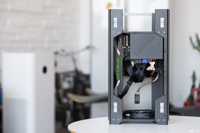 小体积却有大能量18核 i9-7980XE迷你小机箱装机教程实录