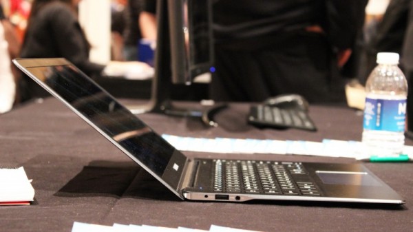 三星Macbook Air新款笔记本ATIV Book 9 只有0.95Kg