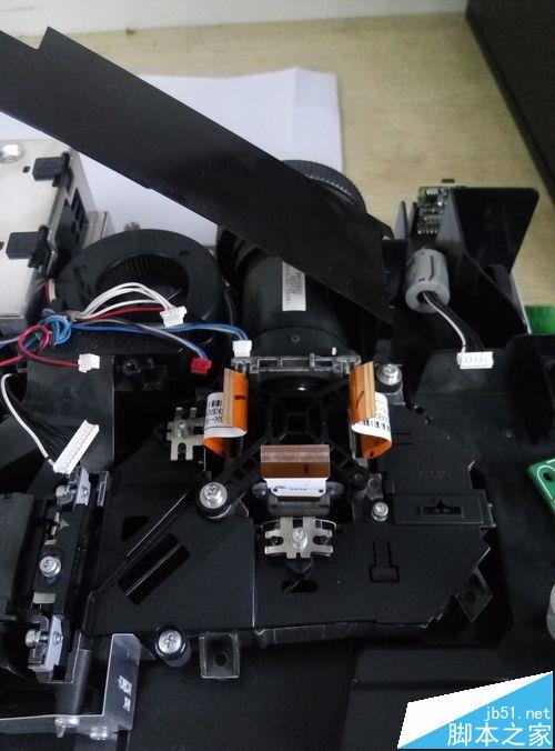 松下PT UX220投影仪怎么拆机?