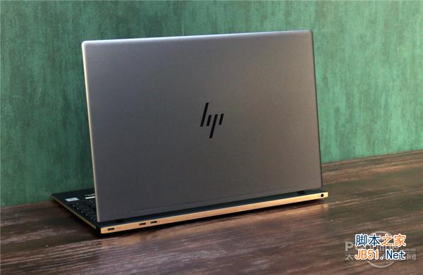 苏菲和幽灵年度对决：微软Surface Laptop与惠普Spectre 13轻薄本详细对比评测图解