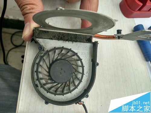 惠普hp445g1笔记本怎么拆机清灰?