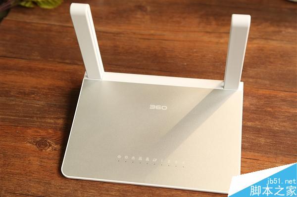 360安全路由5G版图赏：薄如鼠标垫