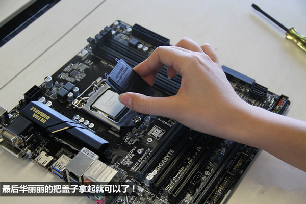 美女组装电脑装机教程：i5-6500全侧透光效DIY装机全过程图文详解