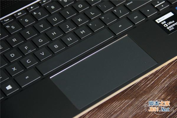 苏菲和幽灵年度对决：微软Surface Laptop与惠普Spectre 13轻薄本详细对比评测图解