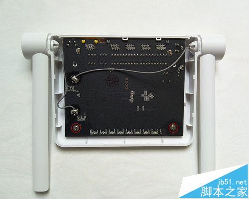 360路由器P1该怎么拆解? 360p1拆解图文教程