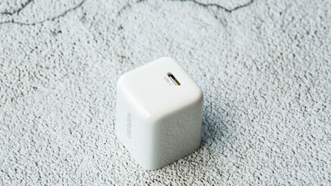 便宜又好用的绿联20W充电器迷你小金刚使用测评