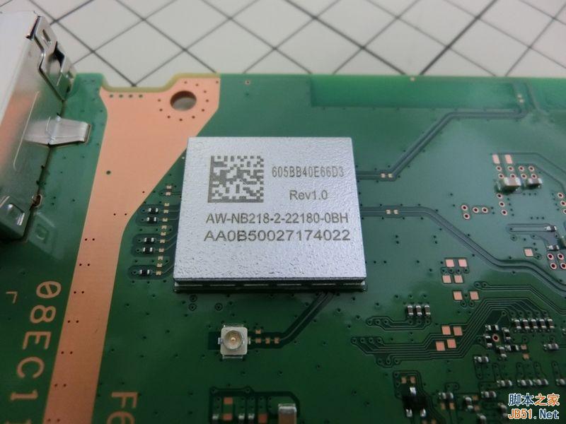 CUH-1200版本PS4游戏机完全拆解图赏：偷工减料or工艺升级?