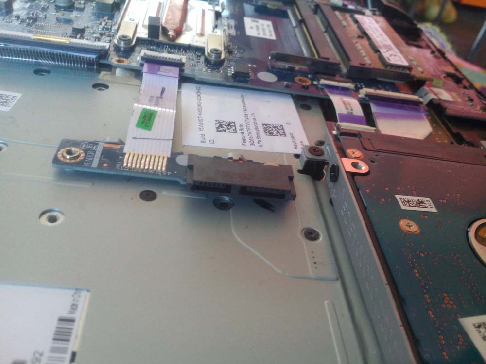 惠普15q aj006tx笔记本怎么拆机清灰?