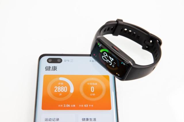 首款全面屏荣耀手环6值得买吗? 荣耀手环6上手评测