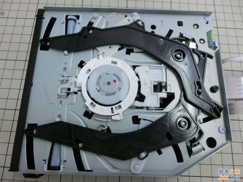 CUH-1200版本PS4游戏机完全拆解图赏：偷工减料or工艺升级?