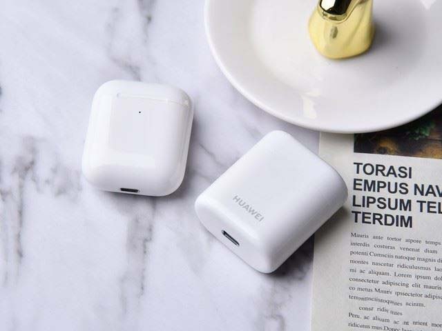 华为FreeBuds2Pro和苹果AirPods2哪款好 两款耳机对比评测