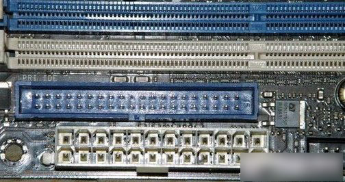 主板接口有哪些?如何组装主板扩展插槽?