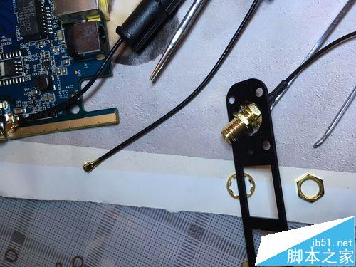 无线路由器怎么换天线? 无线路由改装SMA天线接口的教程