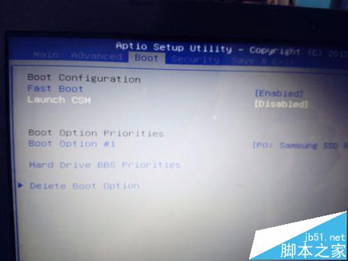 华硕笔记本开机找不到启动项同时检测不到蓝牙怎么办?