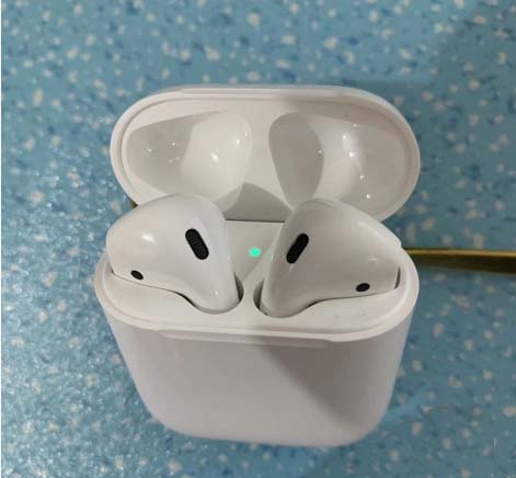 一对AirPods耳机怎么连接两台iphone?