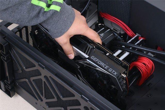 组装电脑预算不足 选择高U低显还是高显低U?