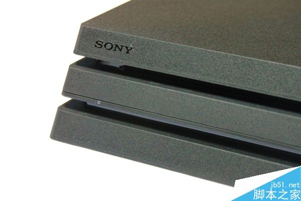 PS4 Pro首发开箱图赏:依旧比Xbox One轻薄
