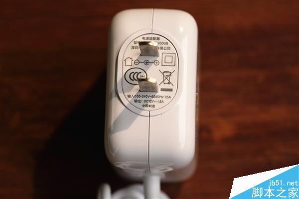 360安全路由5G版图赏：薄如鼠标垫