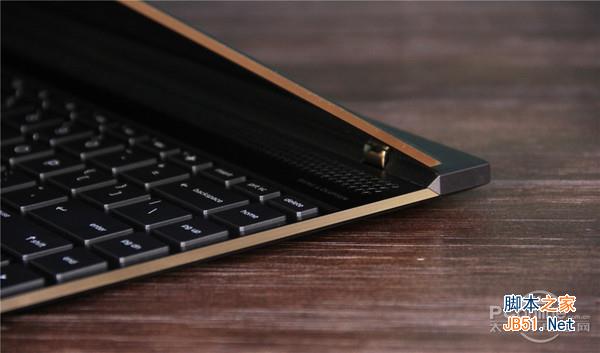 苏菲和幽灵年度对决：微软Surface Laptop与惠普Spectre 13轻薄本详细对比评测图解