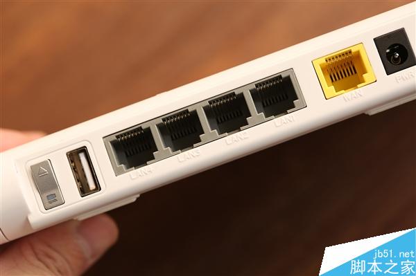 360安全路由5G版图赏：薄如鼠标垫