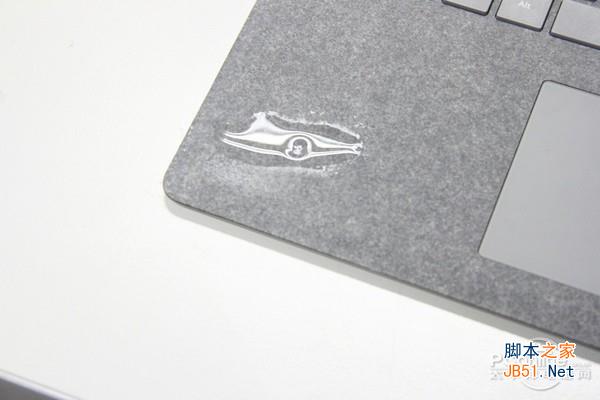 苏菲和幽灵年度对决：微软Surface Laptop与惠普Spectre 13轻薄本详细对比评测图解