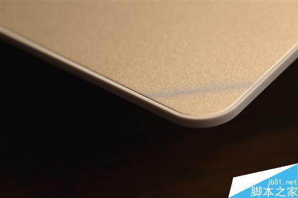 360安全路由5G版图赏：薄如鼠标垫