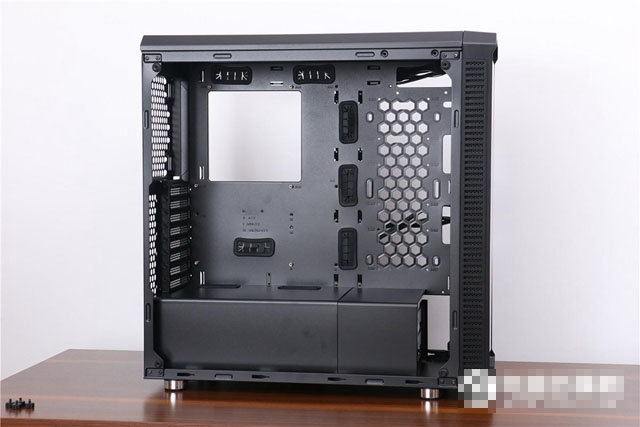 全侧透DIY装机实录：超详细i7-7700K配RX580组装电脑教程(附配置清单)