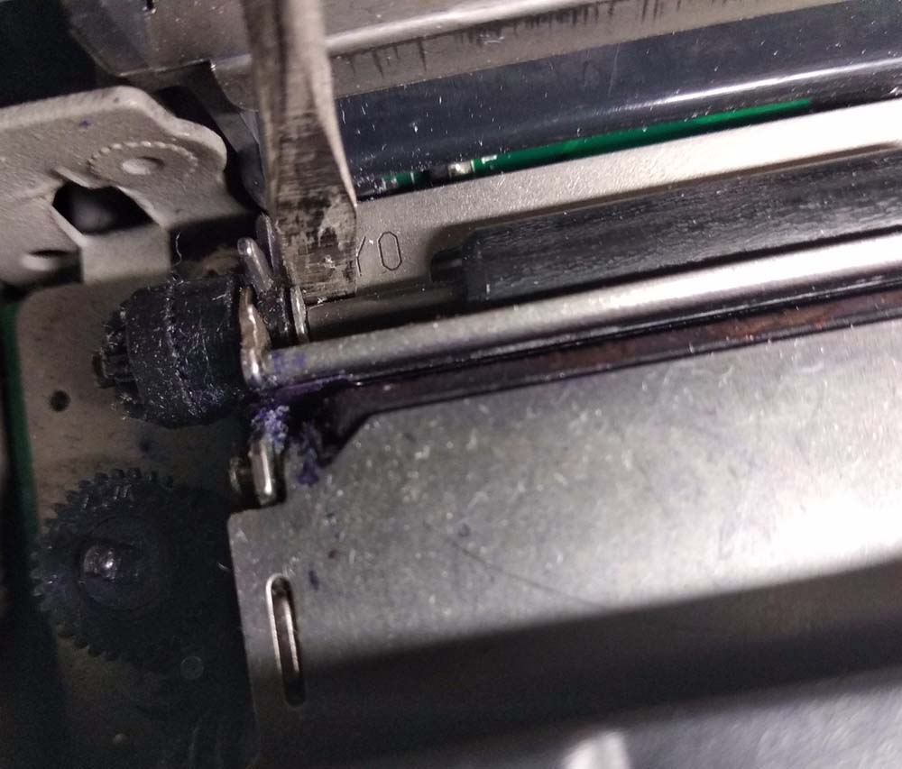 爱普生M150II打印机不进纸怎么更换走纸轮?