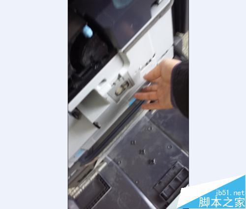 京瓷TASKalfa4500i复印机怎么清理废粉盒废粉？