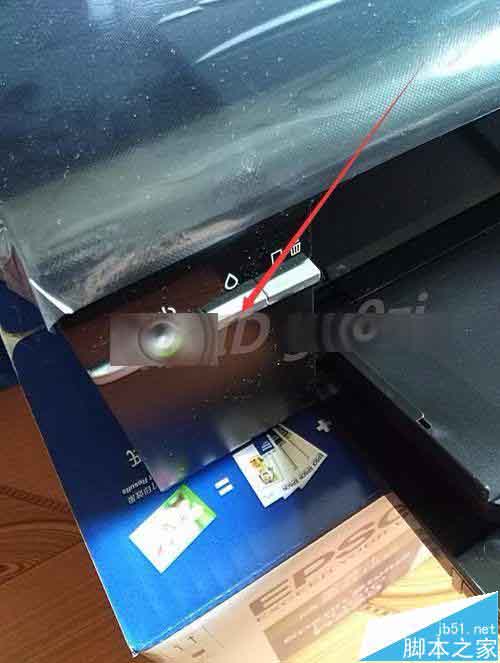 Epson爱普生R330打印机怎么拆除墨仓盖子拿出墨盒?