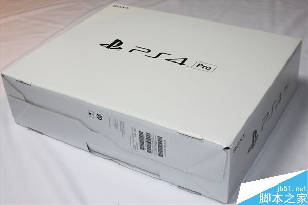 PS4 Pro首发开箱图赏:依旧比Xbox One轻薄