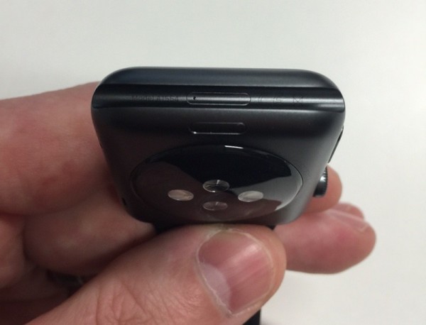 Apple Watch零售版被证实存在秘密诊断端口