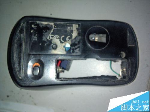 无线鼠标怎么拆卸安装充电电池?