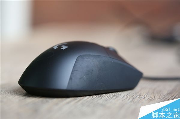 罗技有线版G403游戏鼠标图赏:支持1680万色RGB灯光