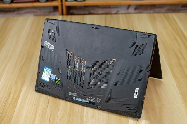 8代酷睿+GTX1070 微星GP63游戏本详细图文评测
