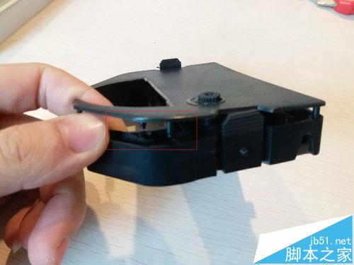 爱普生LQ 680K打印机怎么更换色带?