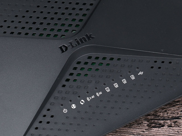 D-Link X路由值得买吗？D-Link DIR-822+路由器拆解评测