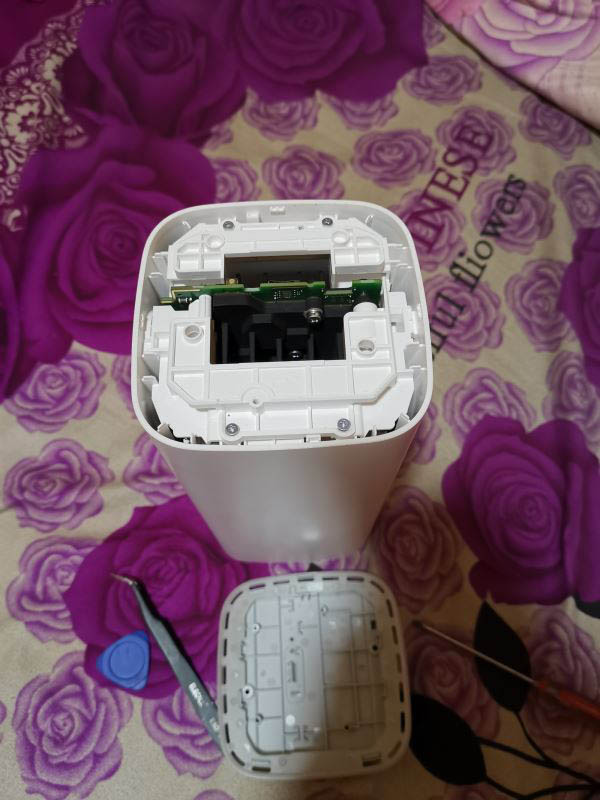 华为移动路由5G CPE pro拆解图