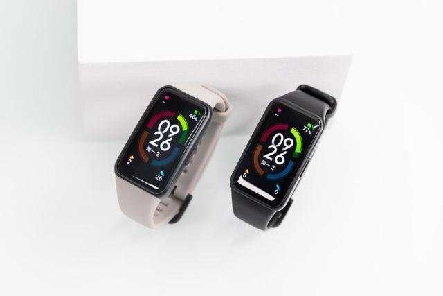 首款全面屏荣耀手环6值得买吗? 荣耀手环6上手评测