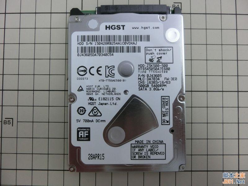 CUH-1200版本PS4游戏机完全拆解图赏：偷工减料or工艺升级?
