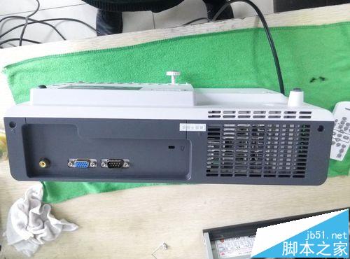 松下PT UX220投影仪怎么拆机?