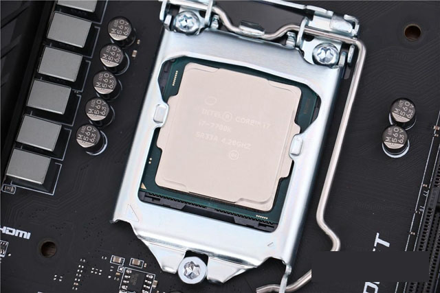 全侧透DIY装机实录：超详细i7-7700K配RX580组装电脑教程(附配置清单)