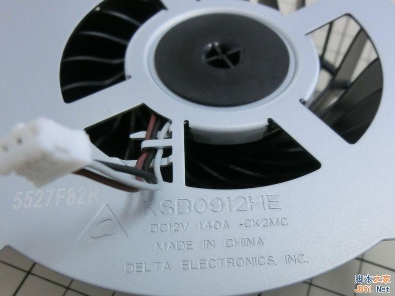 CUH-1200版本PS4游戏机完全拆解图赏：偷工减料or工艺升级?